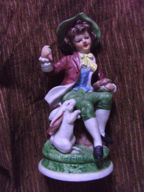 Figur - Kleiner Junge mit Hase - Sammlungen - Hombourg 
