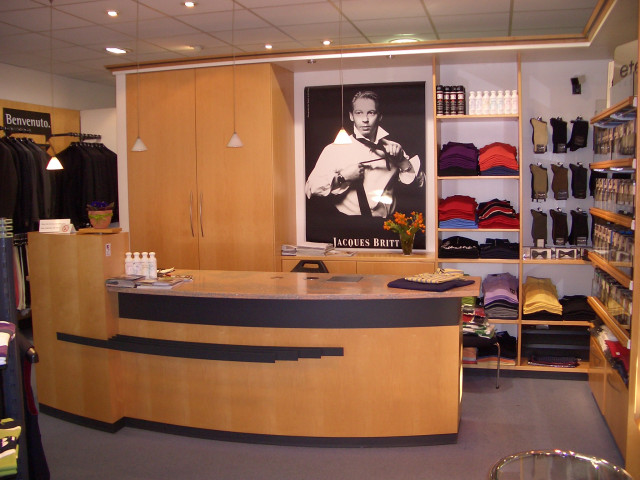 Moderne helle Ladeneinrichtung aus Modehaus  80m  VP 17.999 EUR - Buero Geschaeft - Goslar / Bad Harzburg