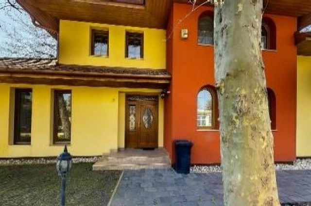 Großes Ferienhaus in Balatonlelle am Plattensee / Ungarn - Immobilien - Balatonlelle / Ungarn