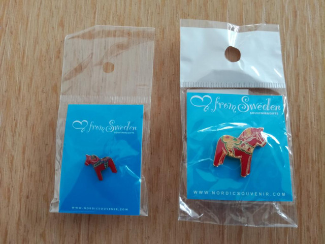 2 Pins aus Schweden - Kleidung Schmuck Accessoires - Arnsberg
