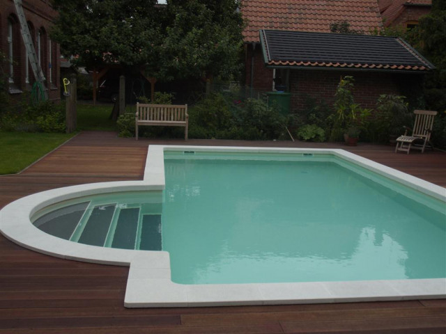 Beckenrandsteine direkt vom Hersteller aus Sachsen - Werksverkauf- - Handwerk Hausbau Garten - Oschatz / Liebschützberg