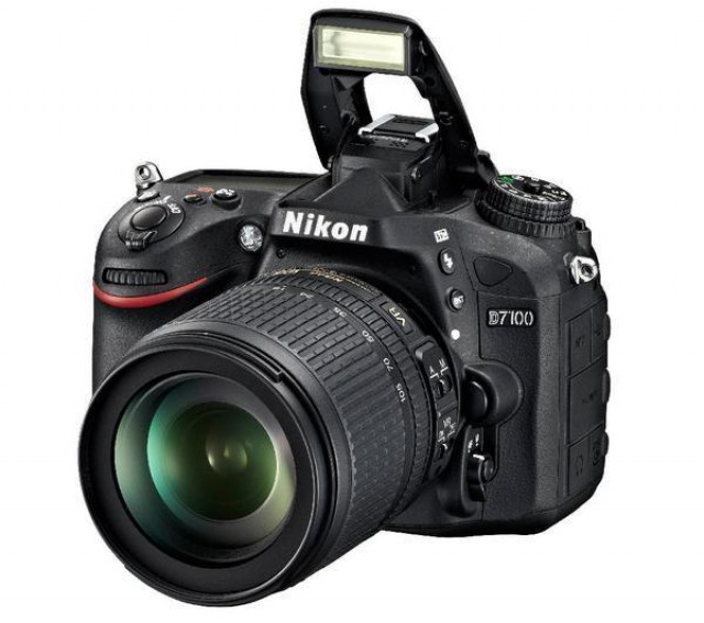 NIKON D7100 + Objektiv AF-S DX Nikkor 18-105 mm f/3.5-5.6G ED VR - Foto Film Cam Optik - Berlin