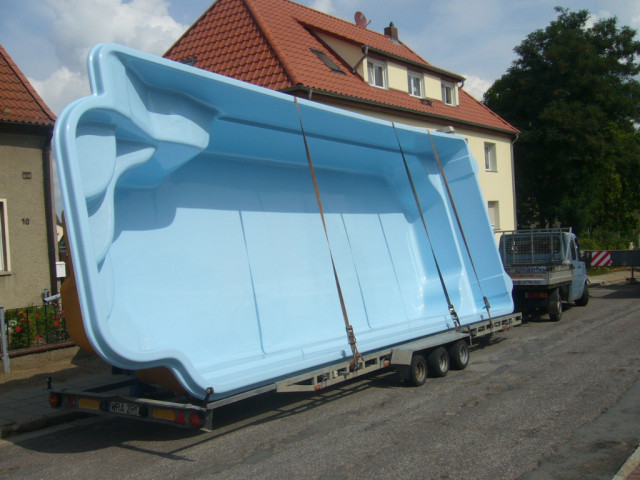 * aus Polen - von BLASK - Glasfaserverstärkte  Schwimmbecken / Swimmingpool - ov - Handwerk Hausbau Garten - Halle-(Saale)