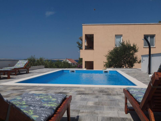2-4 Personen Ferienwohnung mit Pool in Norddalmatien Kroatien Strand 150 m - Urlaub Reise - Razanac