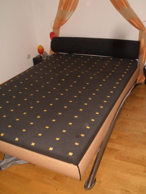 Schönes modernes Bett / Futonbett mit Matratze und Lattenrost zu verkaufen    - Moebel Haushalt - Dortmund