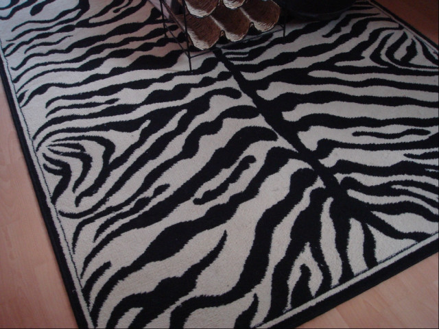 Zebramuster-Teppich - Moebel Haushalt - Birkenfeld