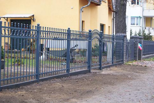 Zäune aus Polen Metallzäune,Geländer ,Metalltreppen - WERKVERKAUF  - Handwerk Hausbau Garten - BERLIN