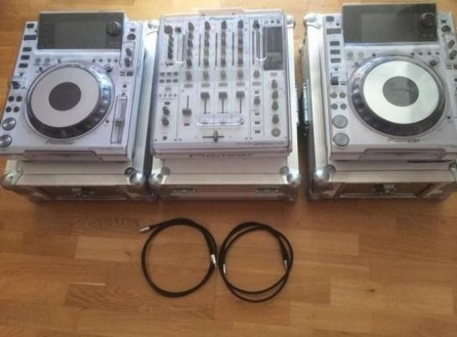 Weiss Pioneer CDJ 2000 (Paar) und DJM 900 Nexus - Limited Edition - Musik - Dorsten