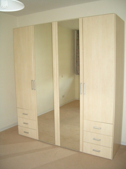 Kleiderschrank ( hell / neuwertig ) - Moebel Haushalt -  Harsewinkel