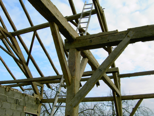 Alte Holzbalken - Handwerk Hausbau Garten - Mitterfels