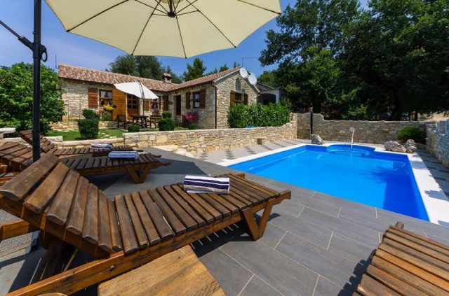 Freistehendes Ferienhaus mit Pool bis zu 6 Personen in Dalmatien in POsedarje Za - Urlaub Reise - Posedarje