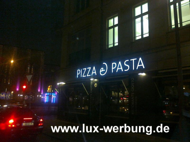 Außenwerbung Leuchtwerbung Leuchtreklame 3D LED Leuchtbuchstaben Buchstaben mit - Vermietungen - Düsseldorf