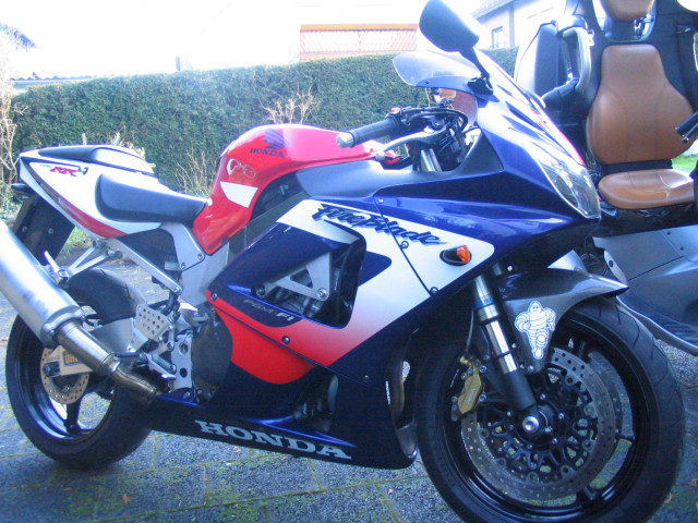 HONDA CBR 900 RR Fireblade, SC44 - Motorraeder und Teile nach Marken - Mainhausen