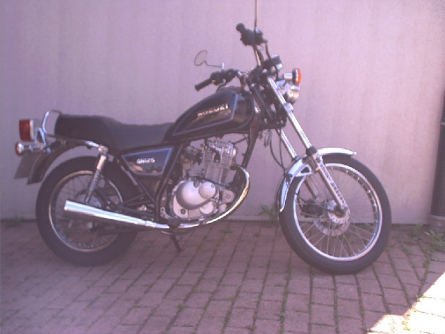 Motorrad Suzuki 125 GN, 100 km!! - Motorraeder und Teile nach Marken - eningen