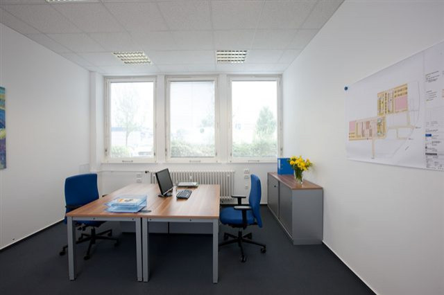 RENOVIERTES BÜRO IN TEMPELHOF MIT INTERNET, TEEKÜCHE & WÖCHENTLICHE REINIGUNG  - Immobilien - Berlin