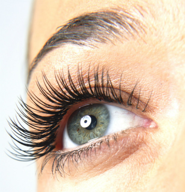 Wimpernextensions, Wimpernverdichtung bzw. Wimpernverlängerung - Wellness Gesundheit - München
