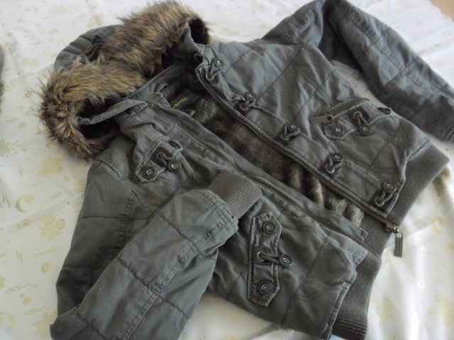 Verkaufe lange Steppjacke Schneeweiß & kurze Jacke khaki,beide dich gefüttert mi - Kleidung Schmuck Accessoires - leipzig