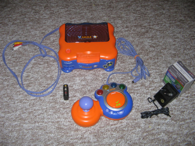 Neuwertige Vtech V.Smile Lernkonsole mit neuem Netzteil - Baby und Kind - Hamburg
