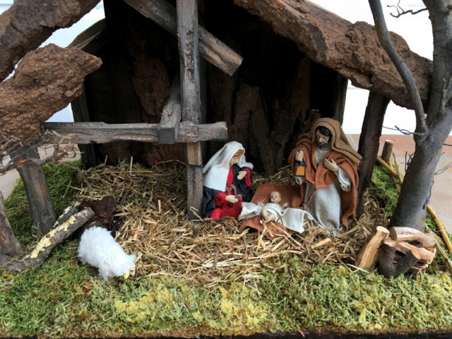 Krippenhaus Krippenstall mit Figuren - Handwerk Hausbau Garten - Dormagen