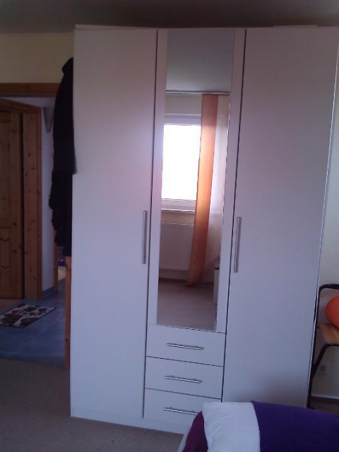 Großer Schrank, wie neu - Haushalt - Weilerbach