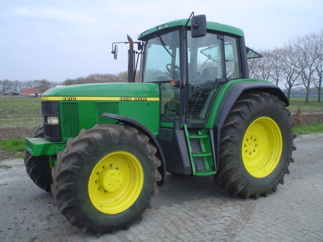 John Deere 6910 Powerquad plus TLS - Nutzfahrzeuge - BERLIN