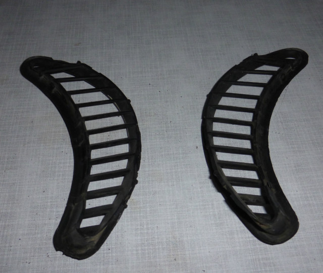 Lüftungsgitter links und rechts an C-Säule VW Käfer 70er Jahre - Auto Teile - Einbeck