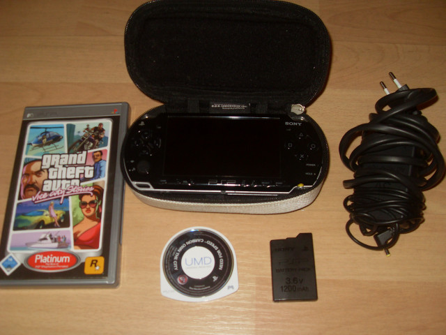 Psp slim 2004  wackelkontakt im bildschirm  - Hobby Spiele - München 