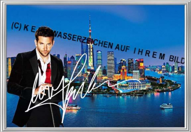 BRADLEY COOPER – Signiertes Wandbild aus Shanghai! Neu-Import! - Sammlungen - Berlin