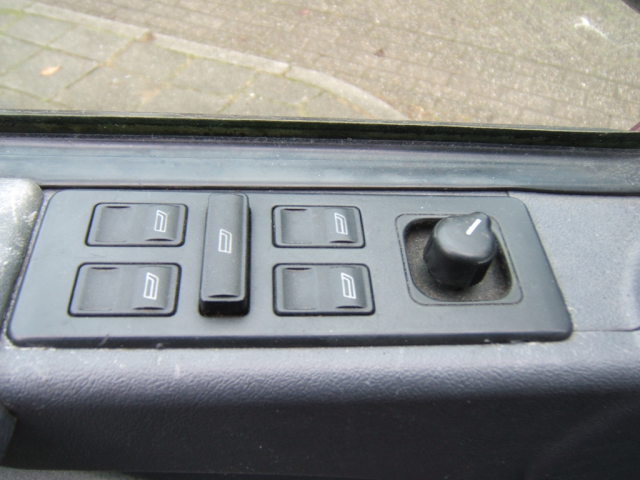 Spiegeleinstellschalter für VITO - Bus im Türpaneel mit elektr. Fensterheber  - Auto Teile - Heerlen