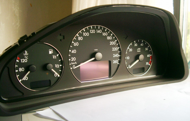 Pixelfehler  Reparatur Mercedes Kombiinstrument Tacho W210 W208 7 Jahre Garantie - Auto Teile - Borken