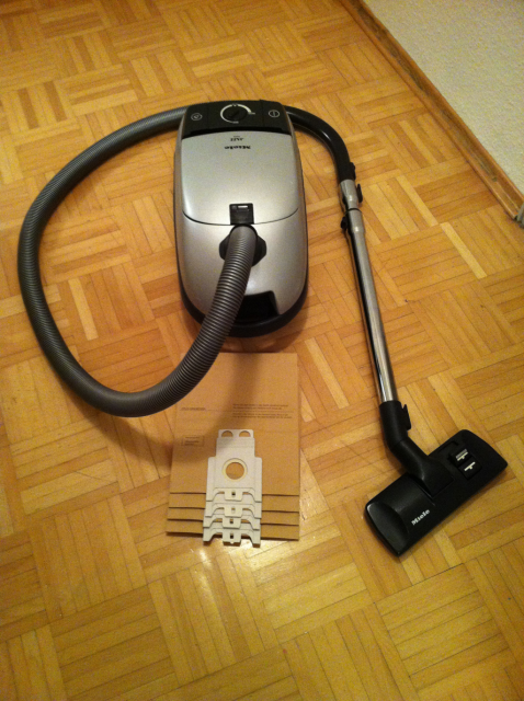 Miele Staubsauger Silver Machine S371 Jazz Plus 1600 Watt - neue Lager und Kohle - Haushalt - Neresheim