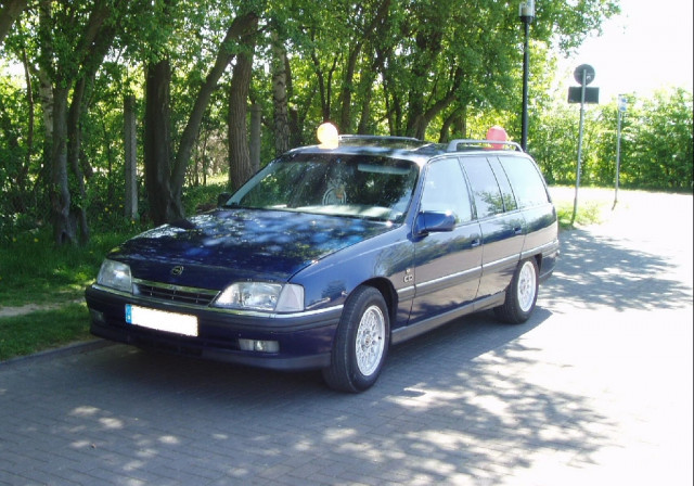 Schlachte Opel Omega A Caravan 2,6i  CD DIAMANT  aus - Auto Teile - Dummerstorf
