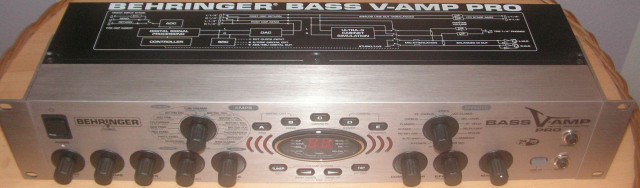 Behringer V-Amp Pro Bass Gitarren Preamp / Effektgerät - Musik - Bottrop