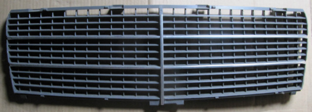 Mercedes-Benz Kühlergrill Einsatz mit Zierstäben C-Klasse W202 A 2028880023  - Auto Teile - Einbeck