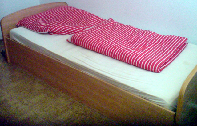 Bett mit Lattenrost zu verschenken - Moebel Haushalt - Halberstadt