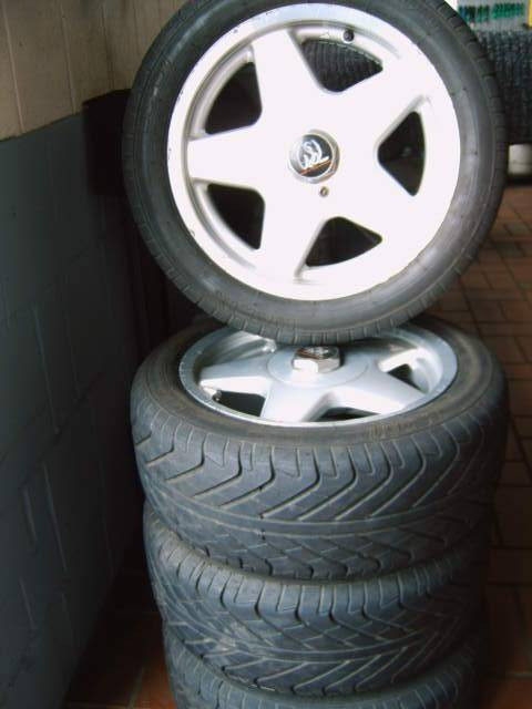 4 Alu-Kompletträder 7Jx15 mit 195/50R-15 - Auto Teile - Hameln