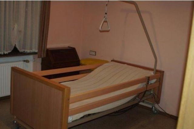 Pflegebett elektrisch verstellbar - Haushalt - Dickenschied