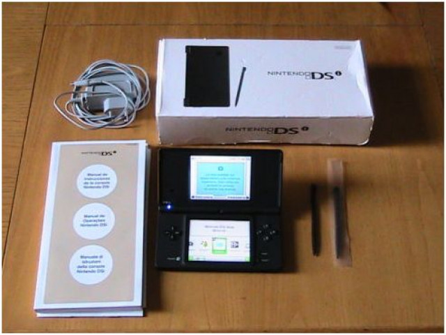Nintendo DSi schwarz und weiss  auch einzeln zu haben  - Hobby Spiele - neubrandenburg