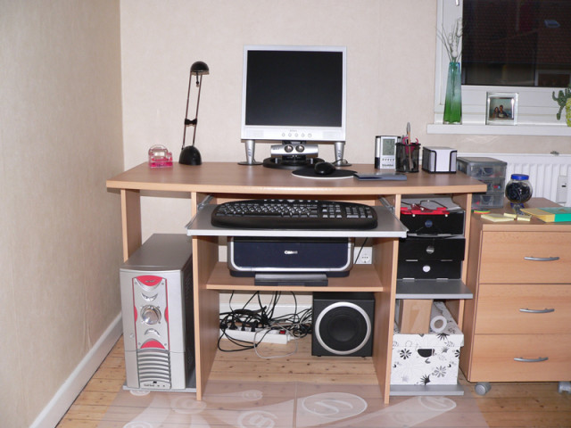PC 3,4 MHZ Komplettausstattung mit TFT, 5.1 Soundsystem und Schreibtisch. - Computer - münster