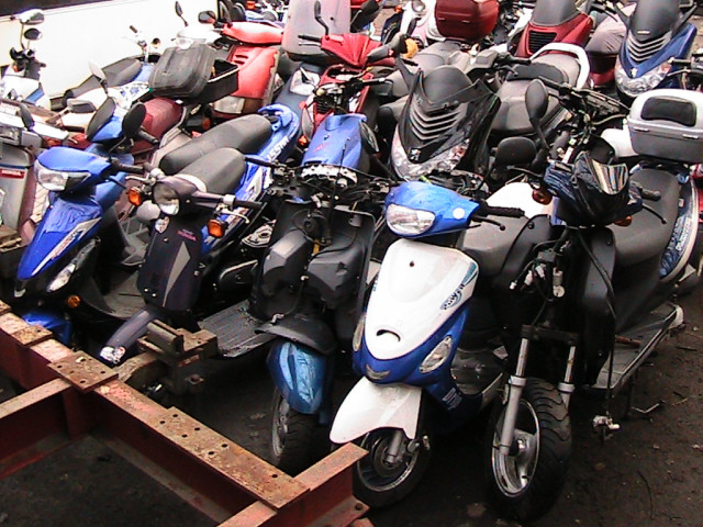 Mopeds in Kleinteilen, Honda  zB Rebel , Peugeot, Herkules  SR50 ,  Piaggio, Bon - Motorraeder und Teile nach Marken - Ludwigshafen
