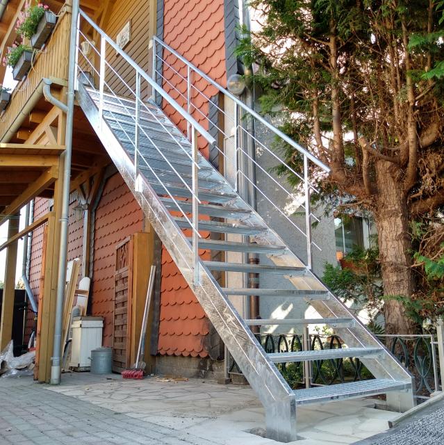 Metalltreppe für innen und außen, Treppe zur Terrasse, zum Garten  Metalltreppen - Handwerk Hausbau Garten - Brieselang