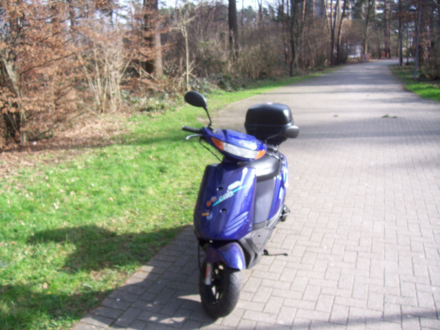 Gut erhaltener Mofaroller Hosung abzugeben - Motorrad Specials - Karlsruhe