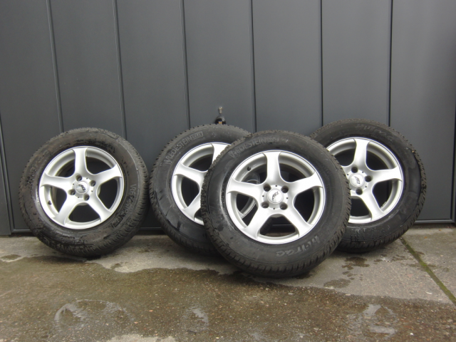 Aufelgen + Vredestein Sommerreifen - 205/65/R15 Lochkreis 4x108 wenig gefahren ! - Auto Zubehoer - Bad Liebenstein