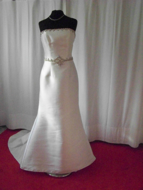 500 neue Brautkleider je ab € 150.- bis € 399.-  / Lagerverkauf - Outlet Brautmo - Kleidung Schmuck Accessoires - Leun