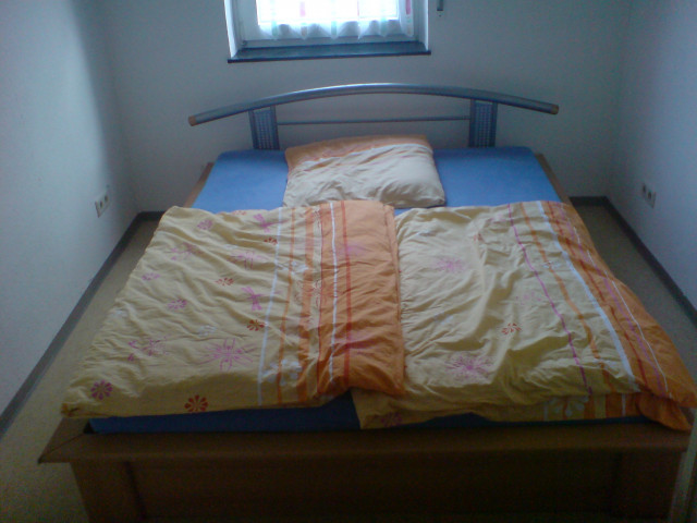 Bett mit Lattenrost OHNE Madratze - Moebel Haushalt - Ludwigshafen