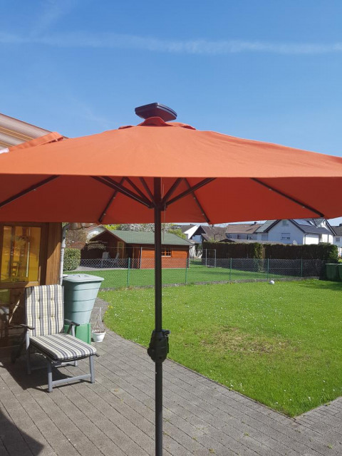 Solarsonnenschirm mit 24 LED und Fernbedienung zum öffnen und schließen - Handwerk Hausbau Garten - Nordrhein-Westfalen - Geseke