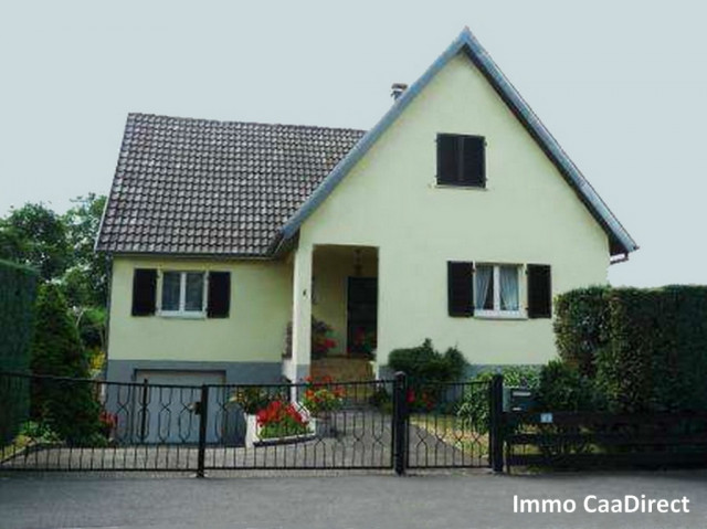 Geräumiges Einfamilienhaus mit Garten  im Elsass- 2 Km von Deutschland 24 km von - Immobilien - Ottmarsheim