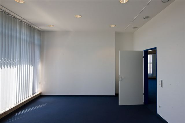 HELLES BÜRO MIT IT-INFRASTRUKTUR & TEEKÜCHENMITBENUTZUNG FÜR 7,77 €/m²  - Immobilien - München