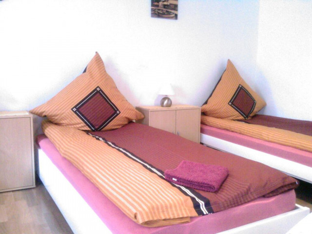Unterkunft Frankfurt ab 10 € Tel. 0151 15662588 - Vermietungen - Niederdorfelden