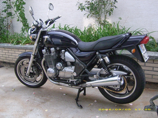 Kawasaki Zephyr 1100 / Auberginemetallic / Bj. 1995 - Motorraeder und Teile nach Marken - Forst